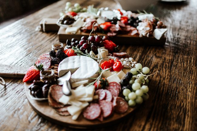 beautiful-rustic-charcuterie-board