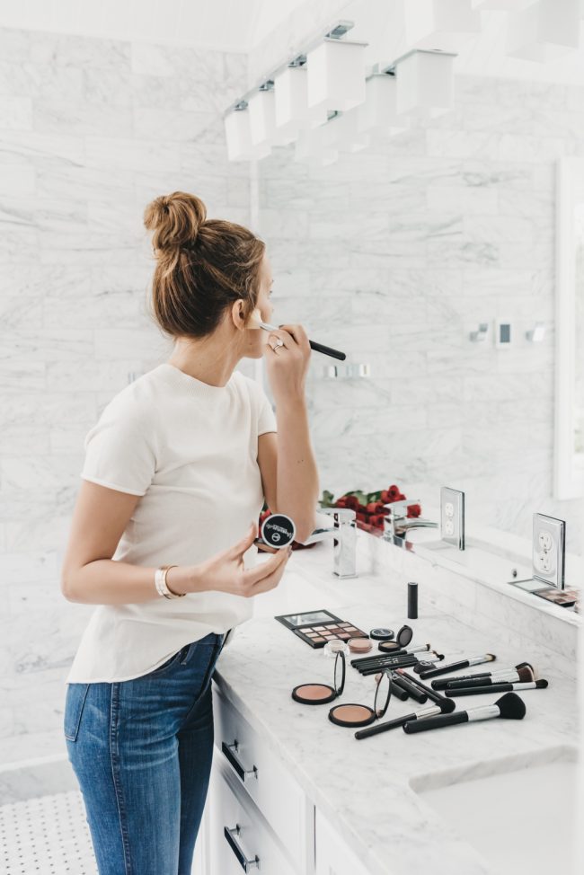 fresh-white-bathroom-fashion-blogger