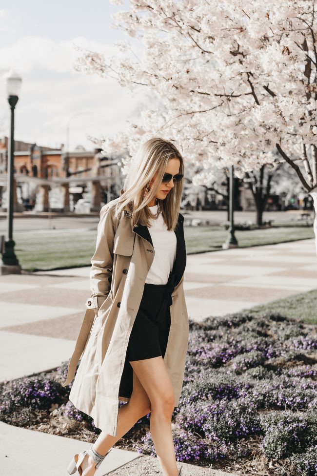 classic-trench-coat-styled-with-shorts-and-a-t-shirt