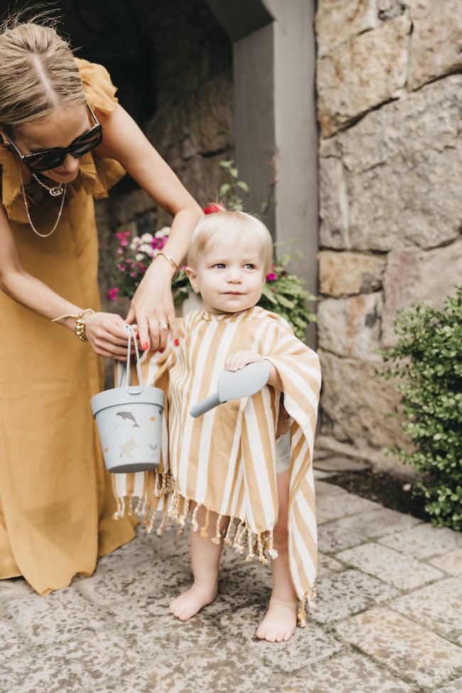 scandiborn-baby-swim-poncho-mustard-stripes